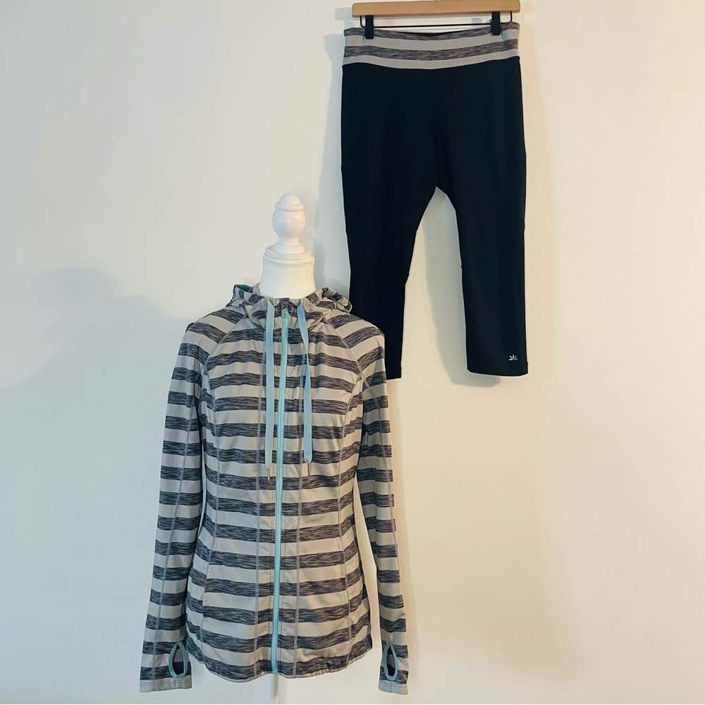 Athletic Black Capri Leggings with Gray Waistband